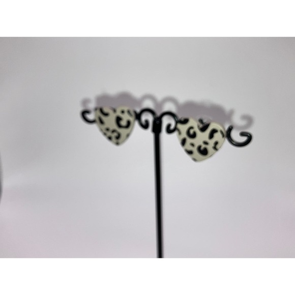 Leopard Print Heart Shaped .75 Inch Earrings! - Picture 5 of 8